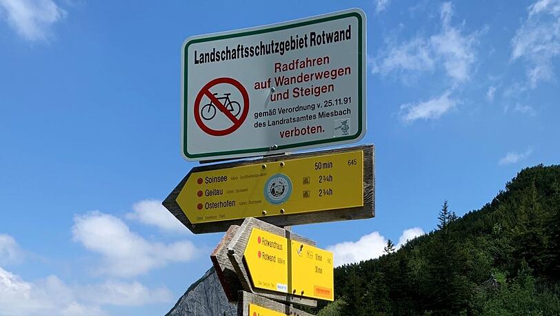Im Rotwandgebirge gilt ein Radfahrverbot. Im Rotwandgebirge gilt ein Radfahrverbot.