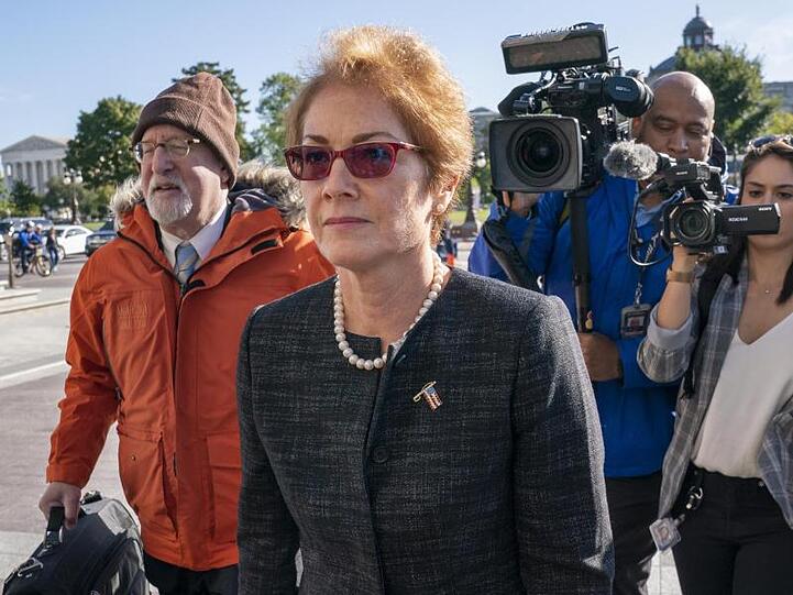Marie Yovanovitch, ehemalige US-Botschafterin in der Ukraine, bei ihrer Ankunft am Kapitol.
