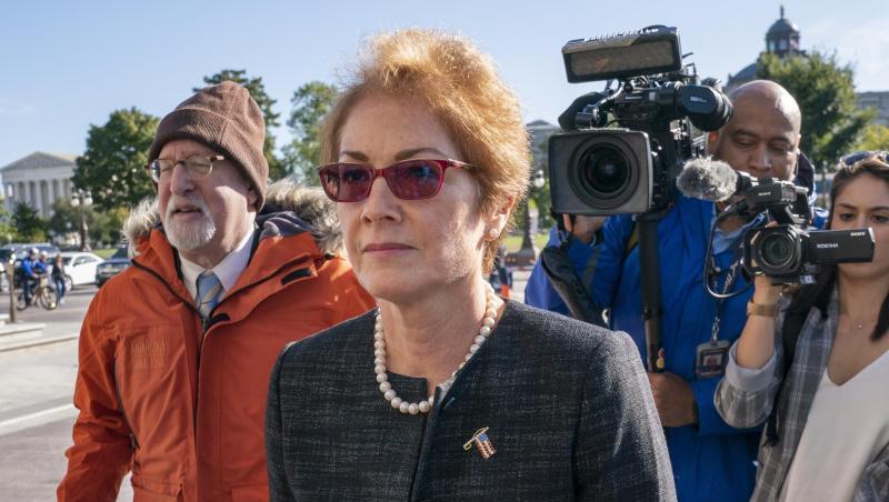 Marie Yovanovitch, ehemalige US-Botschafterin in der Ukraine, bei ihrer Ankunft am Kapitol. Marie Yovanovitch, ehemalige US-Botschafterin in der Ukraine, bei ihrer Ankunft am Kapitol.