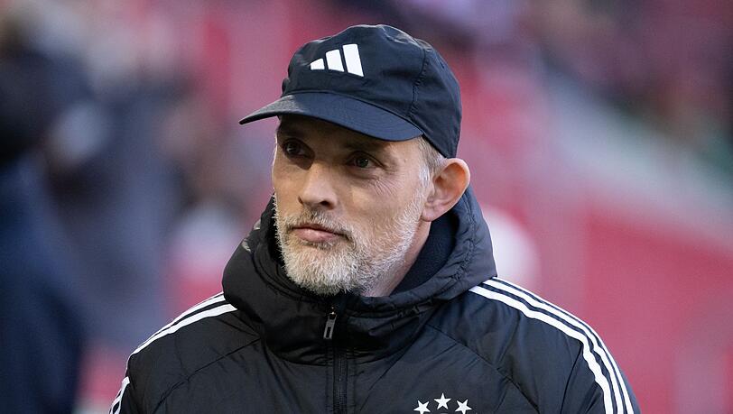 Trainer Thomas Tuchel von München kommt vor dem Spiel in das Stadion.