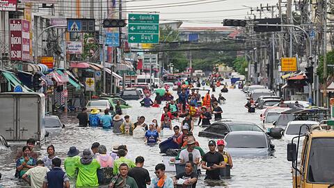 Teile Bangkoks standen tagelang unter Wasser.