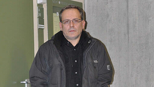Lagerist Enrico C. (47) kann sich derzeit nur mit Gehhilfen fortbewegen. Lagerist Enrico C. (47) kann sich derzeit nur mit Gehhilfen fortbewegen.