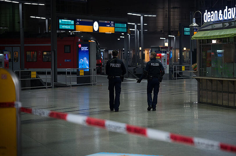 Aufgrund der Terror-Warnung wurde der Hauptbahnhof evakuiert und abgeriegelt.