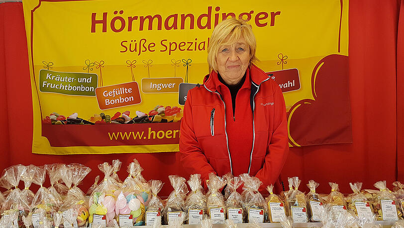 Dora Hörmandinger verkauft Süßes. Dora Hörmandinger verkauft Süßes.