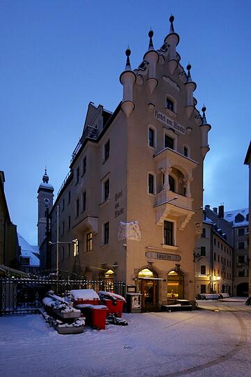 Ein Traum von einem Gebäude: das steil aufragende Hotel am Markt.