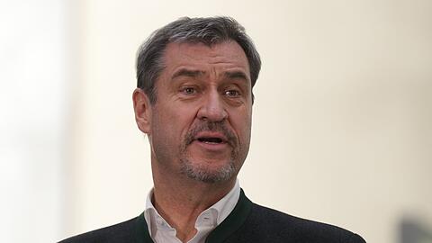 Nach seiner Dauerkritik an den Grünen will sich CSU-Chef Söder bei den wichtigen Beratungen mit den Grünen lieber zurückhalten. (Archivbild)