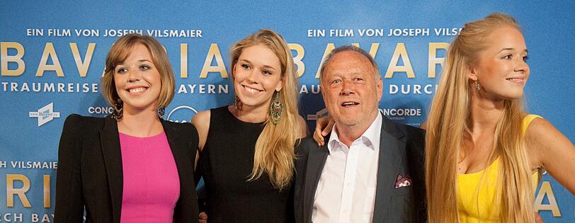 Der hält seine Mädels stolz im Arm.