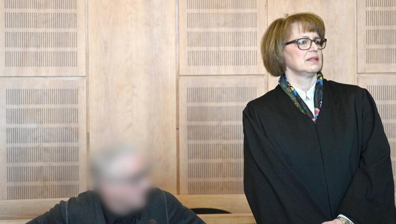 Der Heilpraktiker Klaus R. (l.) und Anwältin Ursula Bissa im Landgericht in Krefeld. Der Heilpraktiker Klaus R. (l.) und Anwältin Ursula Bissa im Landgericht in Krefeld.