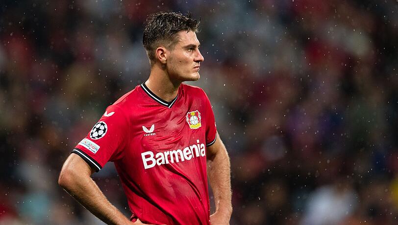 Leverkusens Patrik Schick steht auf dem Platz. Leverkusens Patrik Schick steht auf dem Platz.