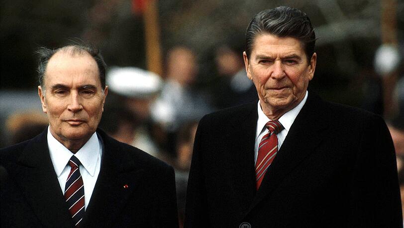 Staatenlenker mit Hang zur Astrologie: Francois Mitterrand (links) und Ronald Reagan (1984). Staatenlenker mit Hang zur Astrologie: Francois Mitterrand (links) und Ronald Reagan (1984).