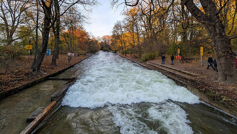 Die Welle ist weiterhin weg: Nun hat die Stadt einen dreistufigen Plan entworfen. Warum die Welle fehlt, weiß immer noch keiner.