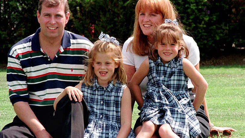 Bilder (und Titel), die der Vergangenheit angeh&ouml;ren: Der Herzog und die Herzogin von York, Andrew und Sarah Ferguson, mit den T&ouml;chtern Beatrice und Eugenie im Jahr 1996.
