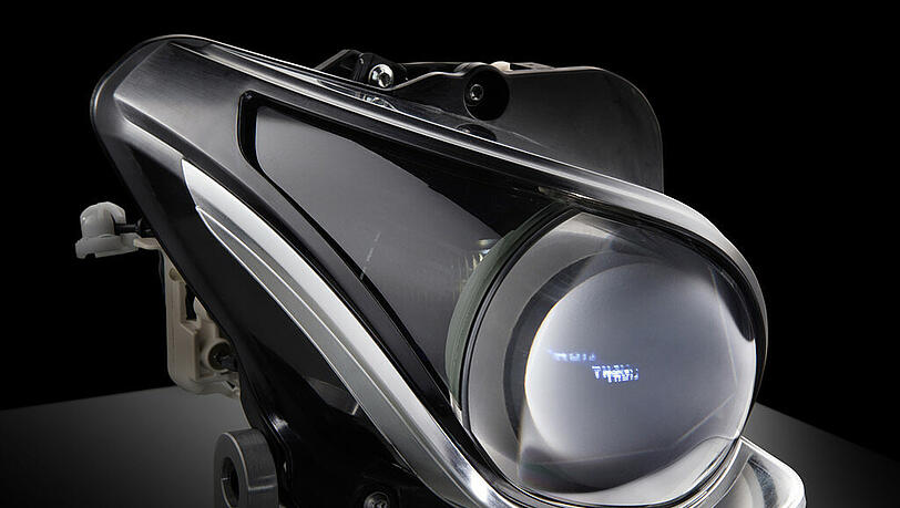 In naher Zukunft wird Mercedes-Benz seine Scheinwerfertechnologie um ein „High Range“-LED-Fernlicht erweitern. In naher Zukunft wird Mercedes-Benz seine Scheinwerfertechnologie um ein „High Range“-LED-Fernlicht erweitern.