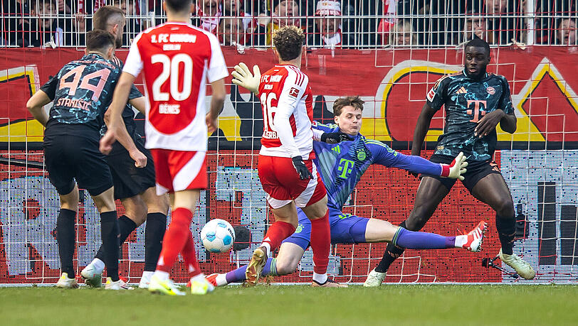 Jonas Urbig gab vor dem Gegentor zum 1:1 eine unglückliche Figur ab.