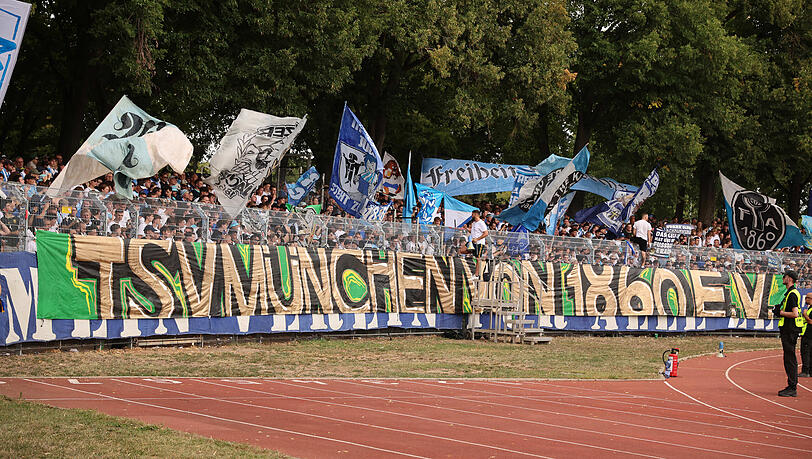 Lautstarker Support, befreit von den Fesseln der Vergangenheit: Die Fans des TSV 1860 &uuml;berzeugen rund um das Remis in Schweinfurt ganz ohne Pyrotechnik.