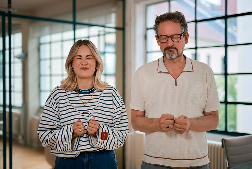 Eckart von Hirschhausen spricht unter anderem mit "Kackfluencerin" Karina Spiess.