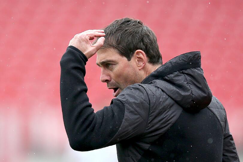 Die Manschaft von Trainer Rene Weiler dreht in einer irren Aufholjagd einen 0:2-Rückstand noch in einen 6:2 -Sieg. (Archivbild)