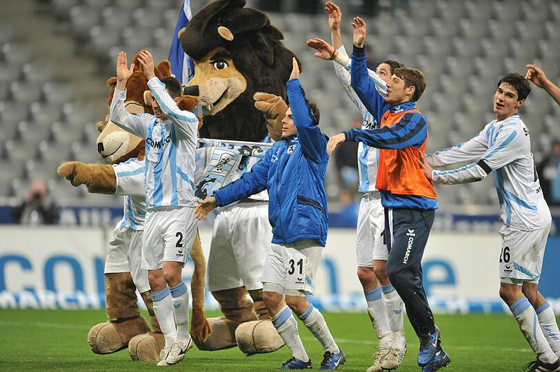 Schlussjubel oder Abschiedsgruß? Die Löwen-Profis nach dem 5:1 gegen den Karlsruher SC