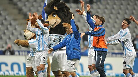 Schlussjubel oder Abschiedsgruß? Die Löwen-Profis nach dem 5:1 gegen den Karlsruher SC