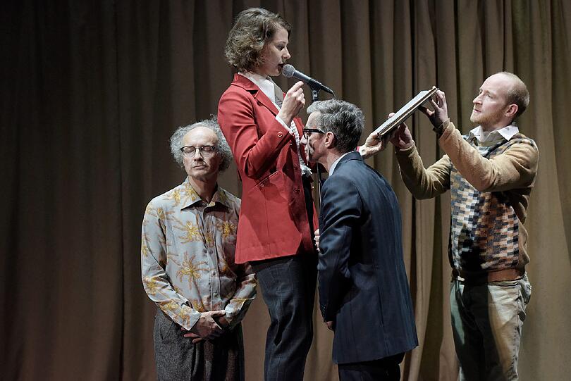 Das sind die leicht schrulligen Figuren im &bdquo;Kongress der Autodidakten&ldquo;: Jürg Kienberger (Stefan Kindschi), Katrin Röver (Cordula Ahrends), René Dumont (Siegfried Sigor), Lukas Turtur (Henry Buchsboom, v.l.).