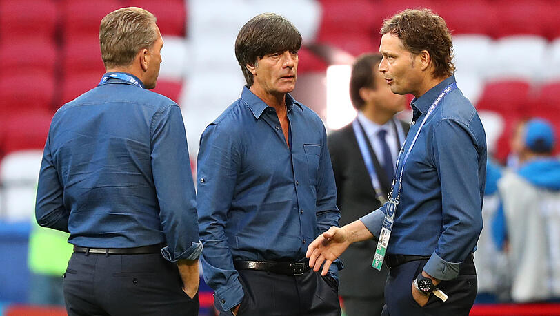 Joachim Löw unterhält sich vor dem Spiel mit Assistenztrainer Marcus Sorg und Torwarttrainer Andreas Köpke. Joachim Löw unterhält sich vor dem Spiel mit Assistenztrainer Marcus Sorg und Torwarttrainer Andreas Köpke.
