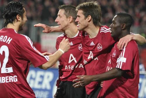 Jubel, Trubel, Heiterkeit: Dominic Maroh, die Torschützen Marek Mintal und Christian Eigler, sowie Isaac Boakye (von links) & Co. durften gestern Abend gleich drei Treffer feiern.