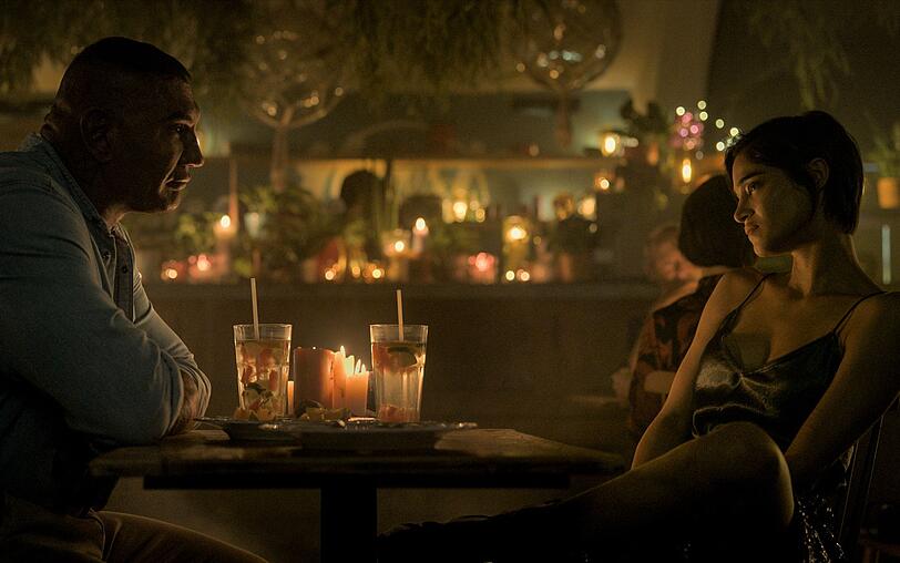 Joe (Dave Bautista) möchte nicht, dass seiner Freundin Maize (Sofia Boutella) etwas passiert. Joe (Dave Bautista) möchte nicht, dass seiner Freundin Maize (Sofia Boutella) etwas passiert.