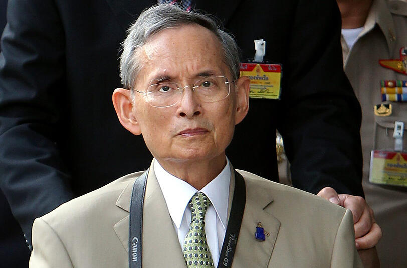 Thailand hat zwar eine konstitutionelle Monarchie, der Haushalt um König Bhumibol Adulyadej gehört aber zu den mächtigsten Institutionen im Land.