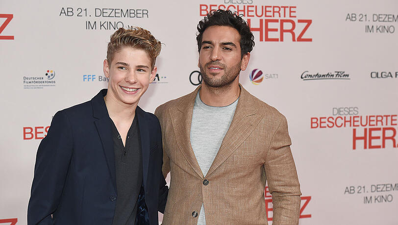 Elyas M'Barek (r.) und Philip Noah Schwarz bei der Weltpremiere von "Dieses bescheuerte Herz" im Mathäser.