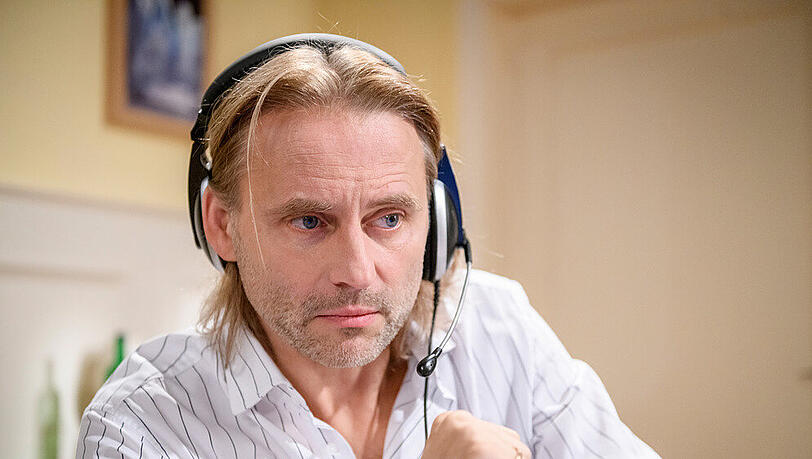 "Sturm der Liebe": Michael gerät durch einen Anruf von Natascha in eine unangenehme Situation "Sturm der Liebe": Michael gerät durch einen Anruf von Natascha in eine unangenehme Situation