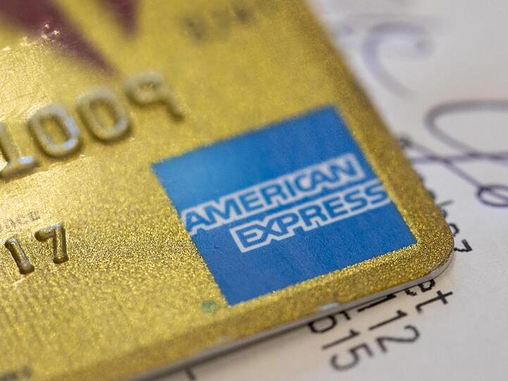 Wegen des schwachen wirtschaftlichen Ausblicks erhöhte American Express die Vorsorge für Kreditausfälle um 861 Millionen auf 1,6 Milliarden Dollar.