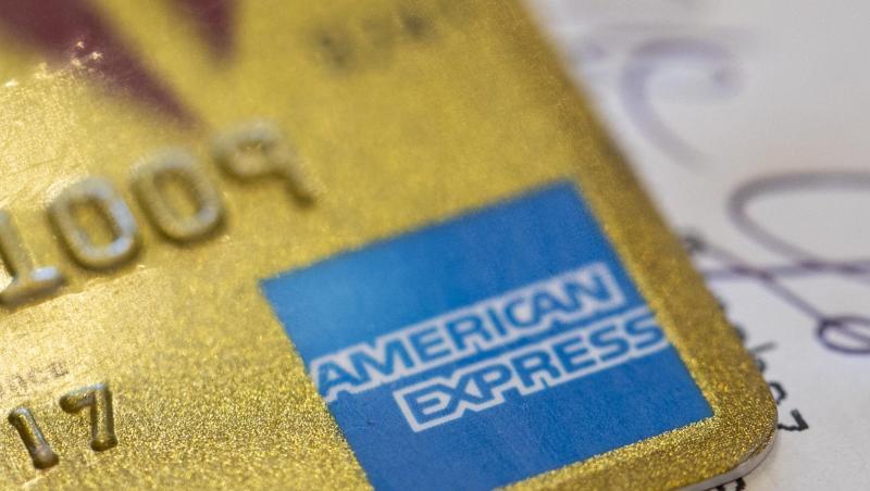Wegen des schwachen wirtschaftlichen Ausblicks erhöhte American Express die Vorsorge für Kreditausfälle um 861 Millionen auf 1,6 Milliarden Dollar. Wegen des schwachen wirtschaftlichen Ausblicks erhöhte American Express die Vorsorge für Kreditausfälle um 861 Millionen auf 1,6 Milliarden Dollar.