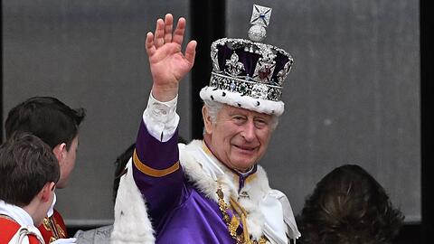 König Charles III. grüßte seine anwesenden und abwesenden Enkelkinder.