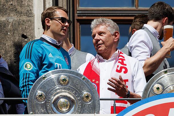 Reiter ist seit seiner Kindheit Bayern-Fan und steht bei Meisterfeiern mit auf dem Rathaus-Balkon (Archiv).