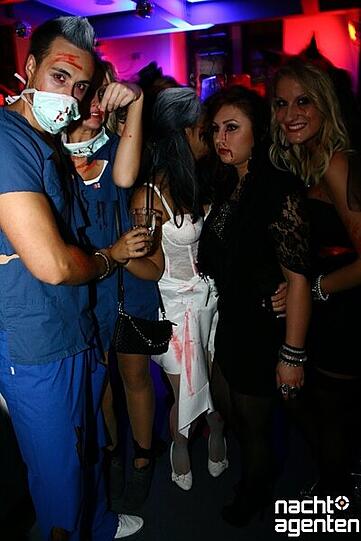 Rococo Halloween Clubbing am 29. Oktober 2011 im 8 seasons. Noch mehr Fotos gibt es unter www.nachtagenten.de.
