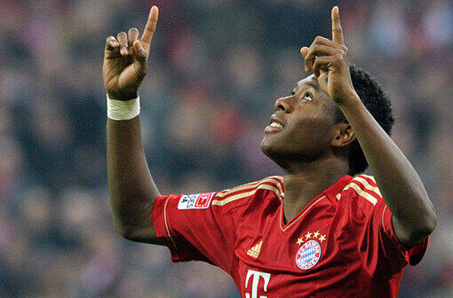 David Alaba: Note 2. Darf mit 20 Jahren jetzt sogar die Elfer schießen &ndash; und wie sicher! Defensiv sonst mit leichten Problemen gegen Frankfurts starke rechte Seite. Offensiv mit einem frechen Freistoß aufs kurze Eck und dem öffnenden Pass auf Martínez vor dem Führungstor.