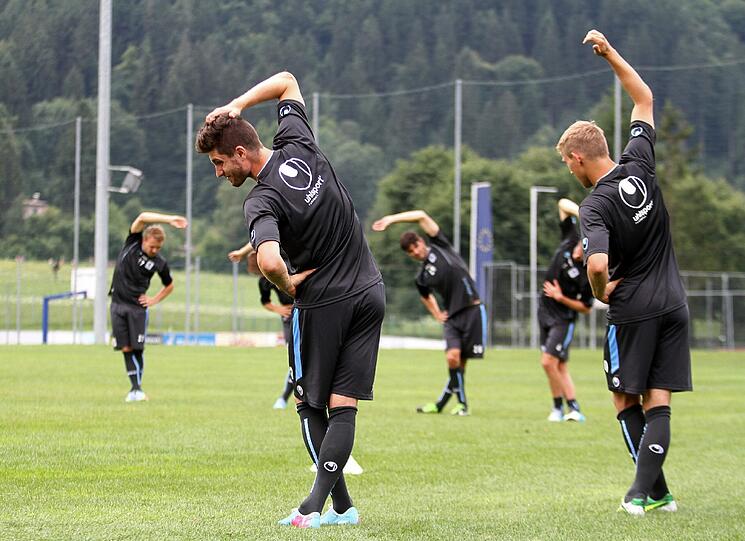 Erste Trainingseinheit der Löwen auf dem Sportplatz von Wörgl.