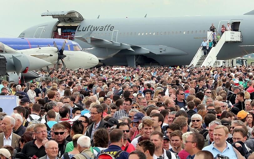 Bei der Internationalen Luft - und Raumfahrtausstellung in Berlin werden rund 230.000 Besucher erwartet.