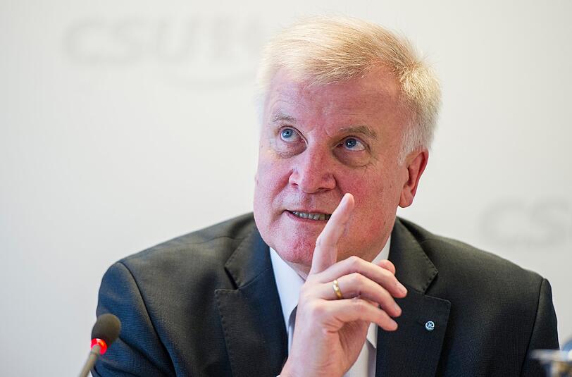 Horst Seehofer fordert "schnelle und unbürokratische Bereitstellung erforderlicher finanzieller Mittel" in der Flüchtlingskrise.