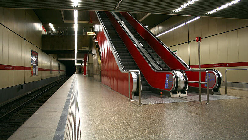 Der Vorfall ereignete sich am U-Bahnhof Theresienstraße. Der Vorfall ereignete sich am U-Bahnhof Theresienstraße.