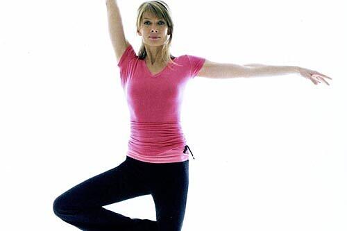 Durch nichts aus der Ruhe zu bringen: Ursula Karven macht vor, wie Yoga geht. Nachmachen? Besser nicht.
