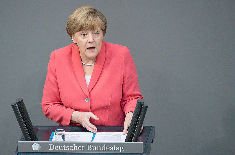 Bundeskanzlerin Angela Merkel spricht während der Sondersitzung des Deutschen Bundestages zu den Griechenland-Hilfen.