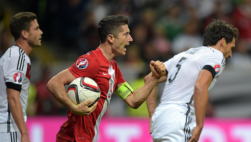 FCB-Stürmer Robert Lewandowski trifft in der EM-Gruppenphase mit der polnischen Nationalmannschaft auf die DFB-Auswahl. FCB-Stürmer Robert Lewandowski trifft in der EM-Gruppenphase mit der polnischen Nationalmannschaft auf die DFB-Auswahl.