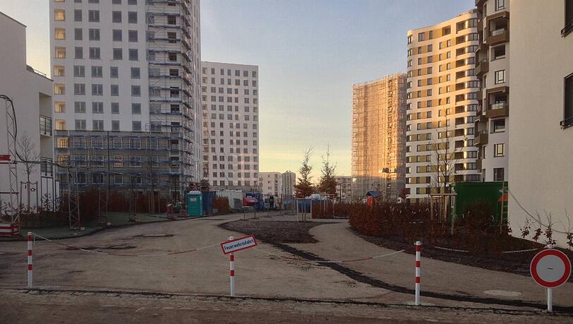 Die Koppstraße in München Obersendling, in der Nähe des S-Bahnhofs Siemenswerke, ist jetzt zur Sackgasse geworden. Die Koppstraße in München Obersendling, in der Nähe des S-Bahnhofs Siemenswerke, ist jetzt zur Sackgasse geworden.