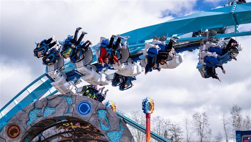 Lust auf Adrenalin? Dann fahren Sie im Legoland mit der Flügelachterbahn Maximus. Lust auf Adrenalin? Dann fahren Sie im Legoland mit der Flügelachterbahn Maximus.