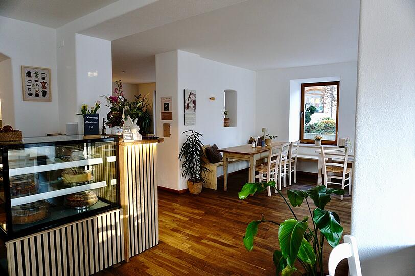 Das neue Caf&eacute; Florentina in Murnau. Beide Lokale sind im Boho-Stil gehalten.
