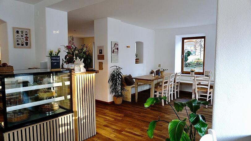Das neue Caf&eacute; Florentina in Murnau. Beide Lokale sind im Boho-Stil gehalten.