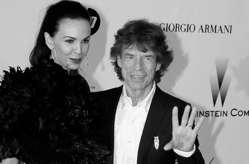 17.03 L'Wren Scott (49)  Die langjährige Freundin von Rolling Stones-Sänger Mick Jagger, L'Wren Scott, wurde im März leblos in ihrer New Yorker Wohnung gefunden. Ihr Modelabel "LS Fashion Ltd." soll einen Schuldenberg von über sieben Millionen US-Dollar angehäuft haben. Die Schulden sollen auch der Grund dafür gewesen sein, dass sie sich in ihrem Appartement erhängt hat.