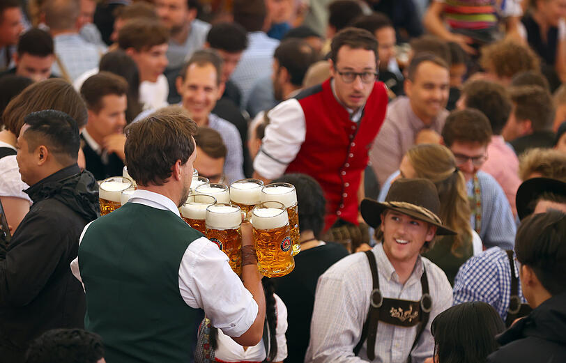 Die besten Bilder vom ersten Wiesn-Tag 2022.