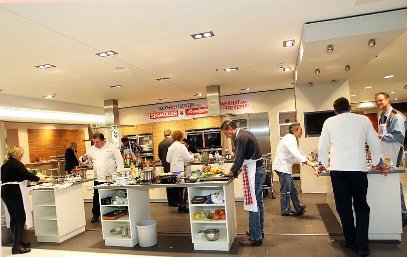 Edles Ambiente: In der großen Showküche in Parsdorf fand das Finale des AZ-Kochwettbewerbs statt.